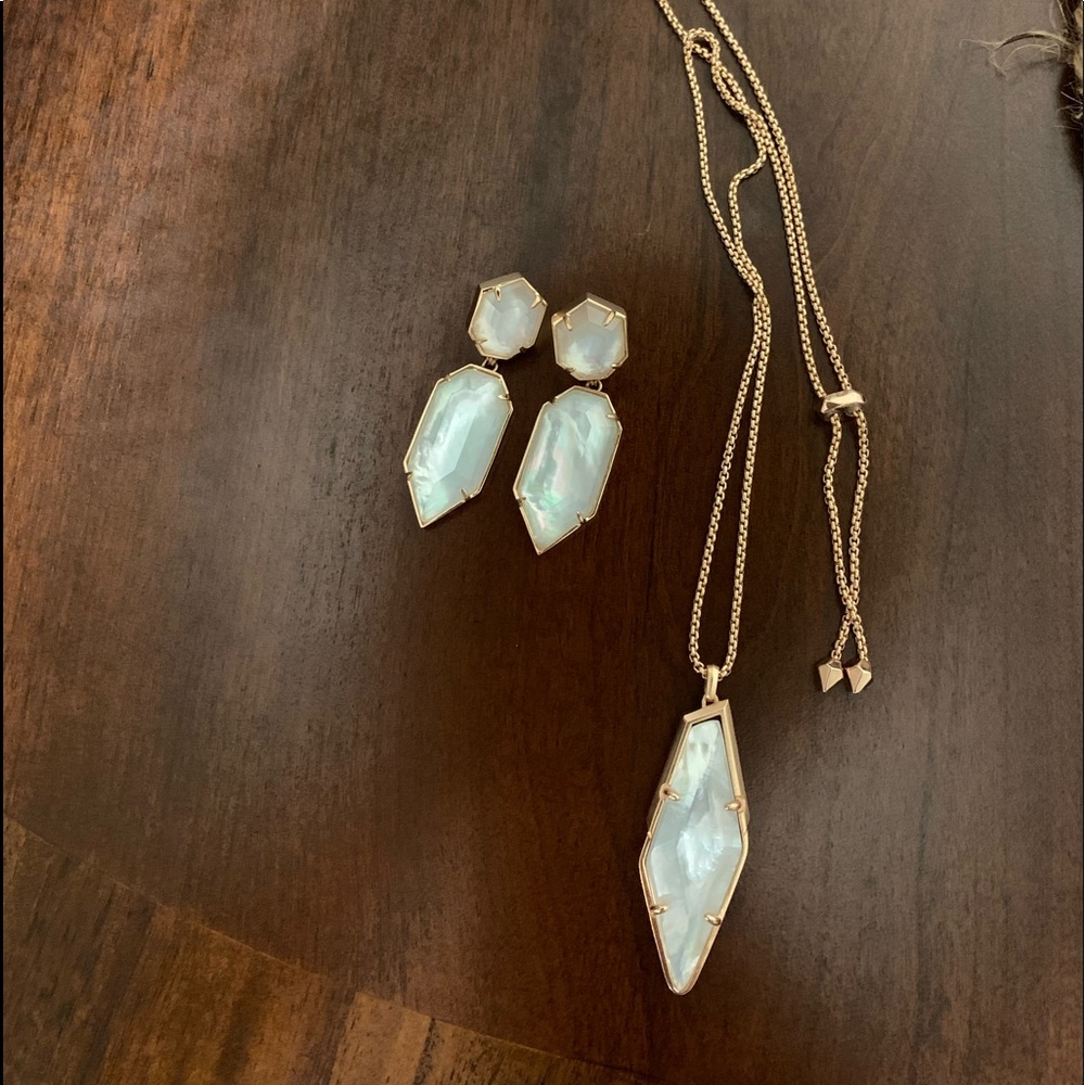 Kendra Scott Perla MOP Earrings Set